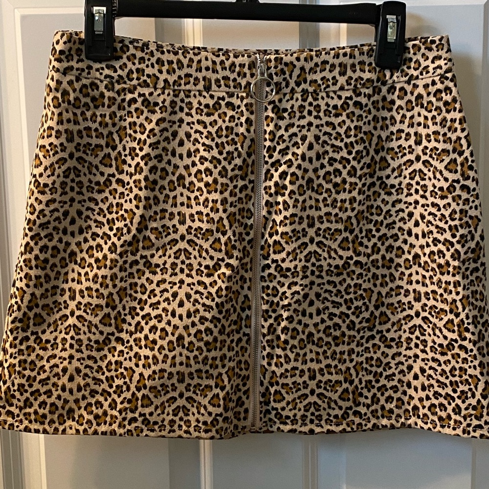 Vestique Leopard Print Zip-Up Skirt NWT